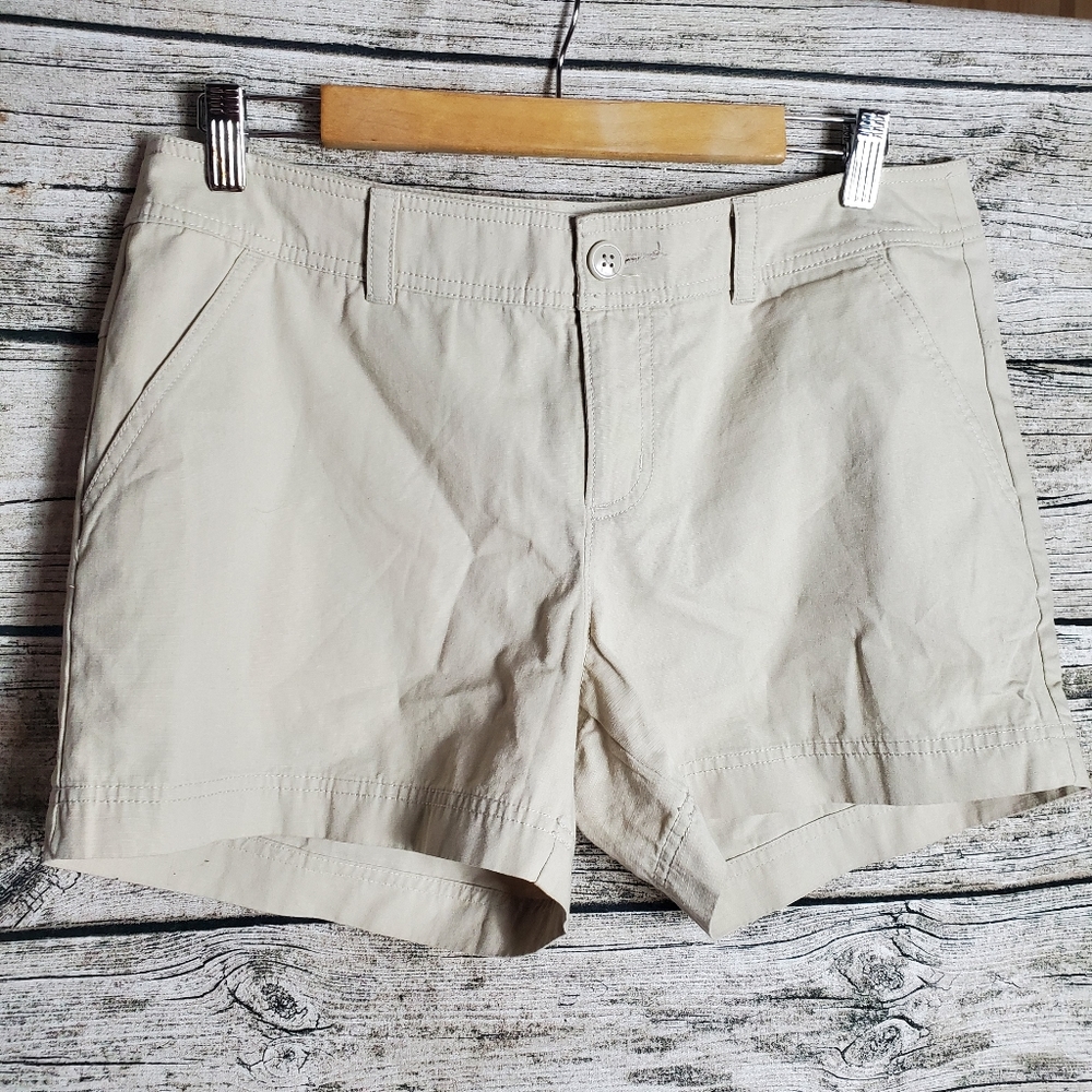 columbia sportswear company khaki Beige shorts Sz 10.Waist approx:  16.5 inche